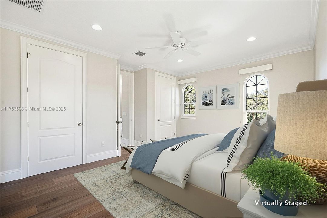 Недавно продано: $5,450,000 (6 спален, 4 ванн, 6157 Квадратных фут)