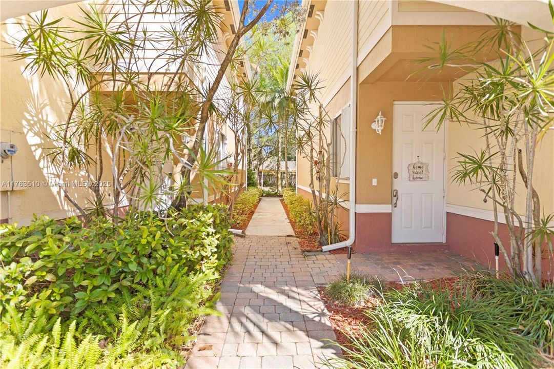 На продажу: $400,000 (2 спален, 2 ванн, 1185 Квадратных фут)