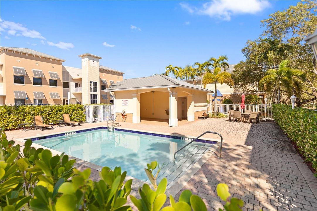 На продажу: $400,000 (2 спален, 2 ванн, 1185 Квадратных фут)