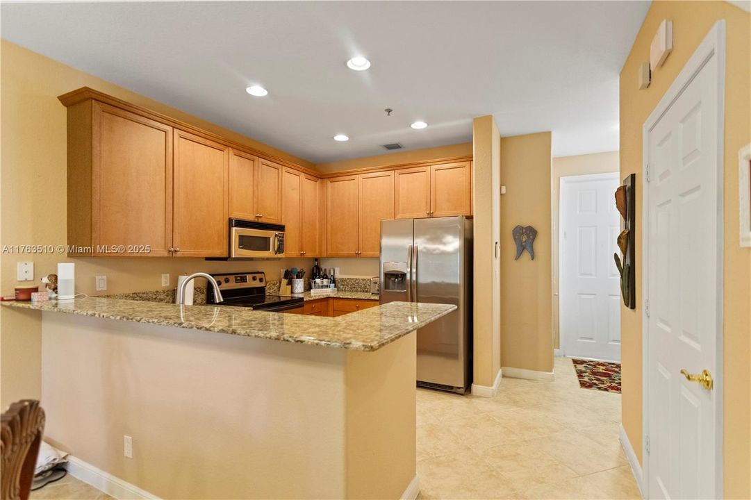 На продажу: $400,000 (2 спален, 2 ванн, 1185 Квадратных фут)