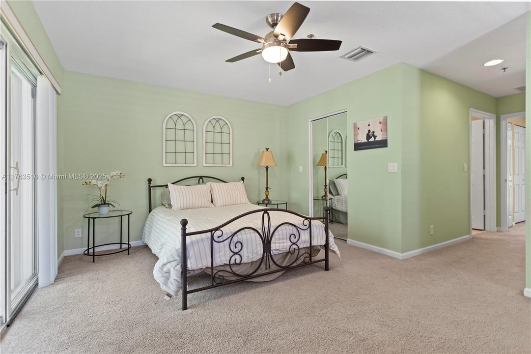 На продажу: $400,000 (2 спален, 2 ванн, 1185 Квадратных фут)