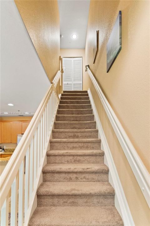 На продажу: $400,000 (2 спален, 2 ванн, 1185 Квадратных фут)