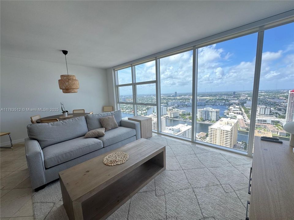 En Venta: $650,000 (1 camas, 1 baños, 871 Pies cuadrados)