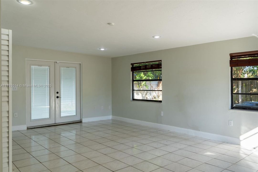 最近售出: $530,000 (3 贝兹, 2 浴室, 1538 平方英尺)