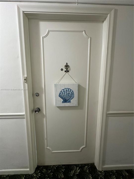 Под контрактом: $99,900 (1 спален, 1 ванн, 650 Квадратных фут)