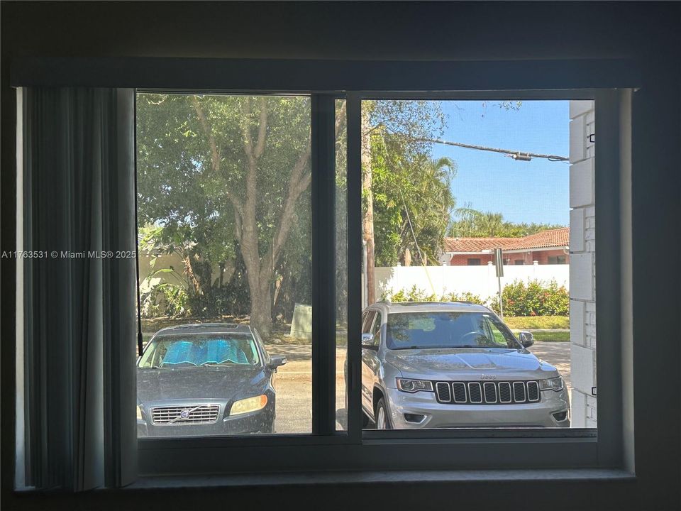 Под контрактом: $99,900 (1 спален, 1 ванн, 650 Квадратных фут)