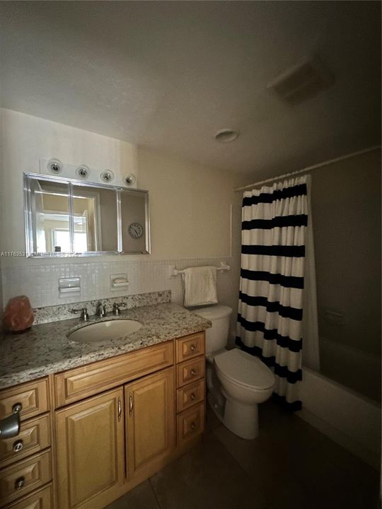 Под контрактом: $99,900 (1 спален, 1 ванн, 650 Квадратных фут)