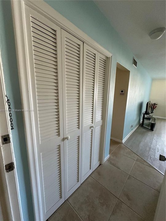 Под контрактом: $99,900 (1 спален, 1 ванн, 650 Квадратных фут)