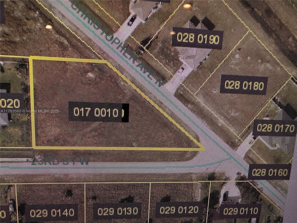 На продажу: $69,999 (0.51 acres)