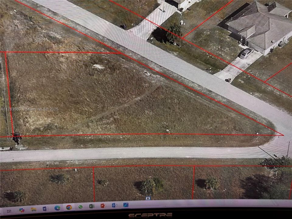 На продажу: $69,999 (0.51 acres)