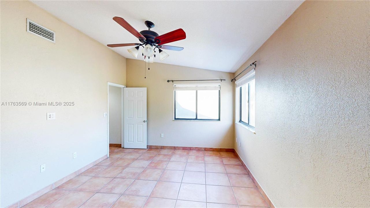 最近售出: $499,900 (4 贝兹, 3 浴室, 1808 平方英尺)