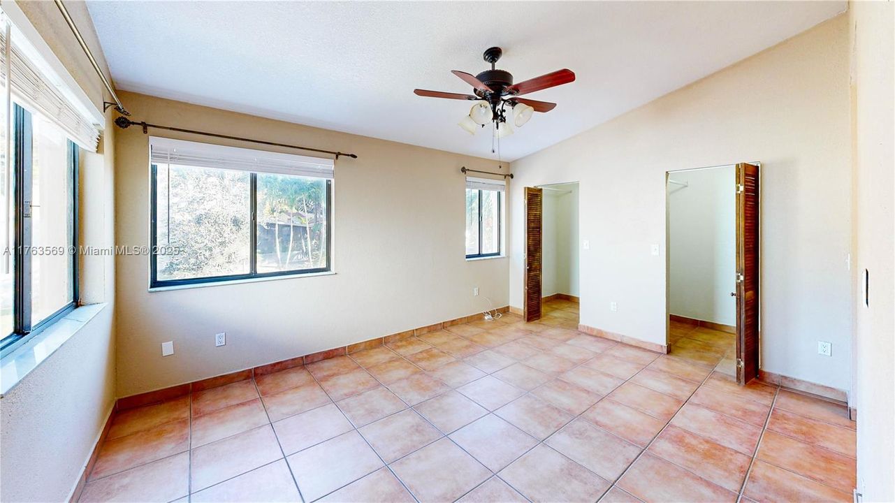 最近售出: $499,900 (4 贝兹, 3 浴室, 1808 平方英尺)