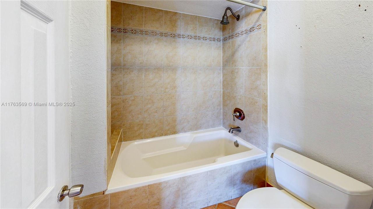 最近售出: $499,900 (4 贝兹, 3 浴室, 1808 平方英尺)