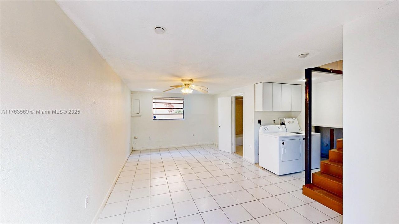 最近售出: $499,900 (4 贝兹, 3 浴室, 1808 平方英尺)