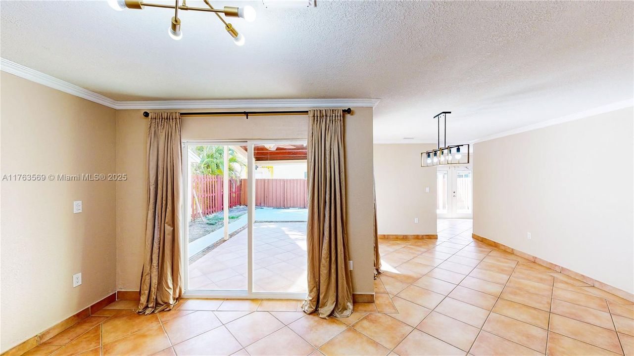 最近售出: $499,900 (4 贝兹, 3 浴室, 1808 平方英尺)