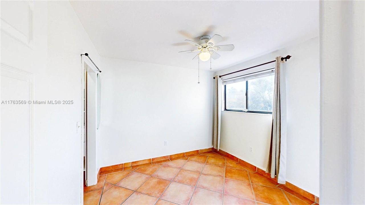 最近售出: $499,900 (4 贝兹, 3 浴室, 1808 平方英尺)