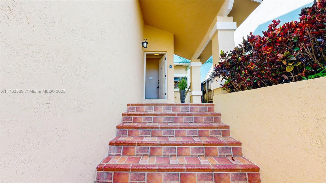 最近售出: $499,900 (4 贝兹, 3 浴室, 1808 平方英尺)