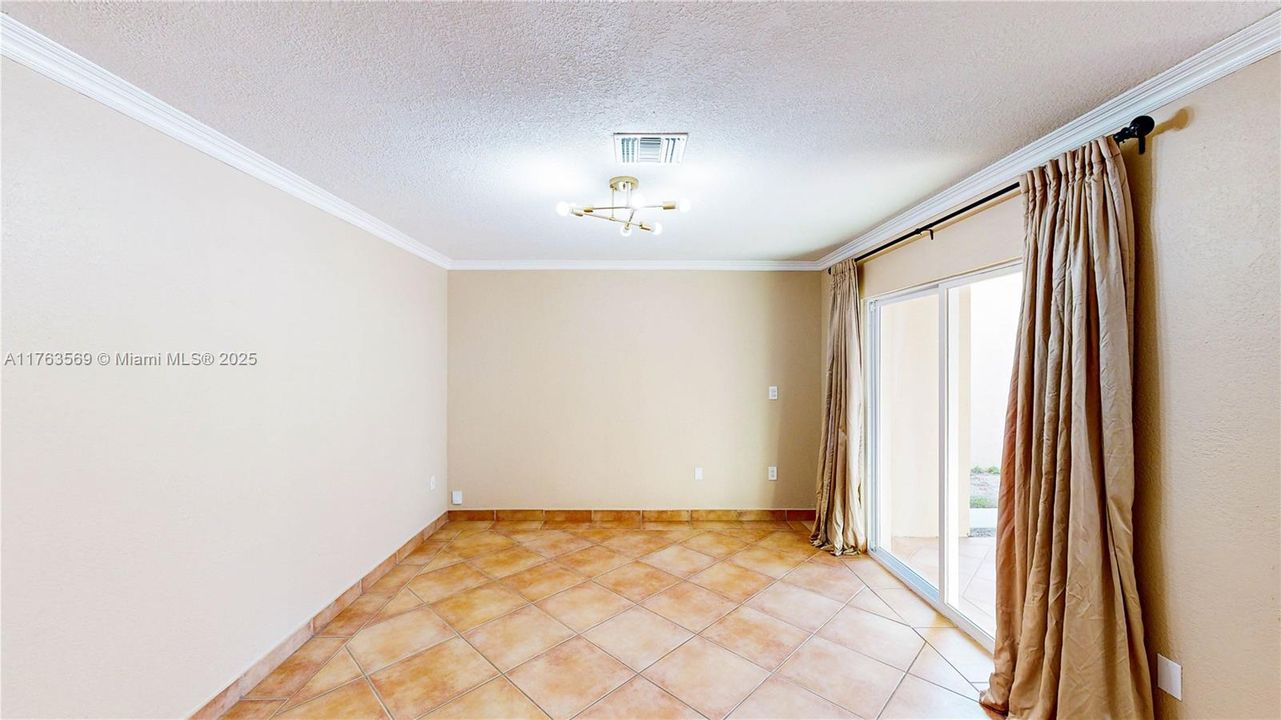 最近售出: $499,900 (4 贝兹, 3 浴室, 1808 平方英尺)