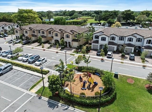 Recently Sold: $484,500 (4 beds, 2 baths, 1846 Square Feet)