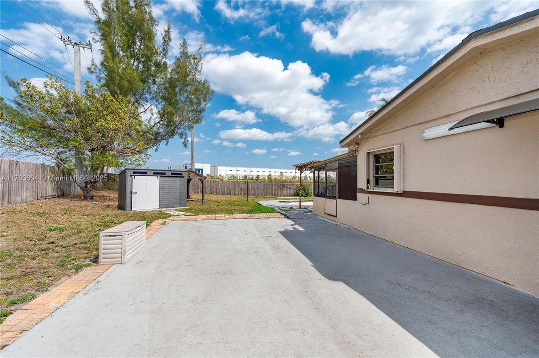 Recently Sold: $525,000 (3 beds, 1 baths, 1058 Square Feet)