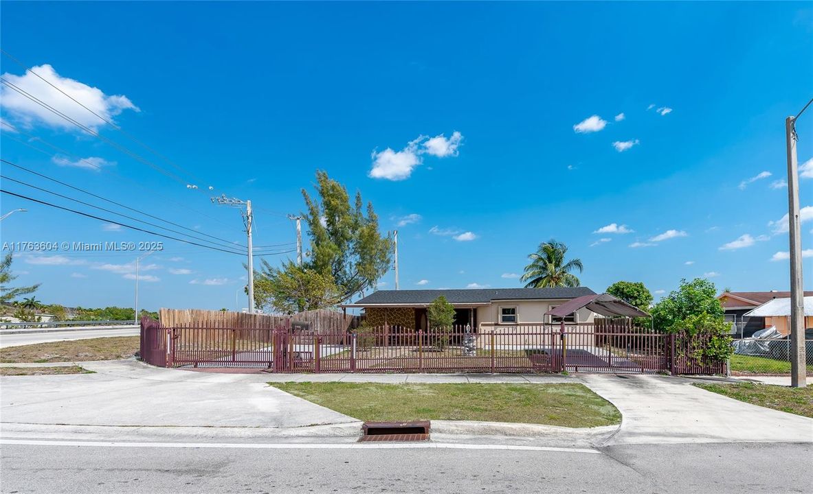 Recently Sold: $525,000 (3 beds, 1 baths, 1058 Square Feet)