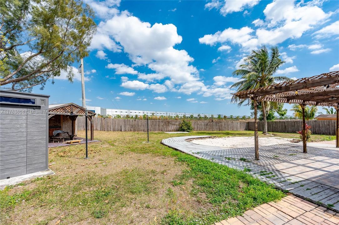 Recently Sold: $525,000 (3 beds, 1 baths, 1058 Square Feet)