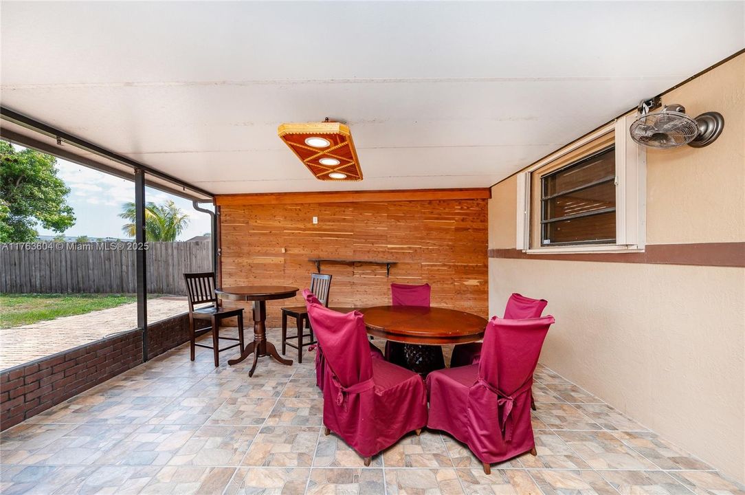 Recently Sold: $525,000 (3 beds, 1 baths, 1058 Square Feet)