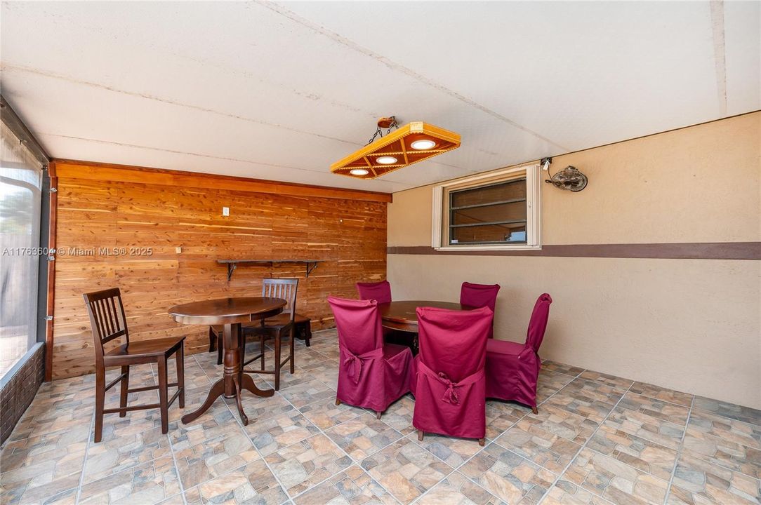 Recently Sold: $525,000 (3 beds, 1 baths, 1058 Square Feet)