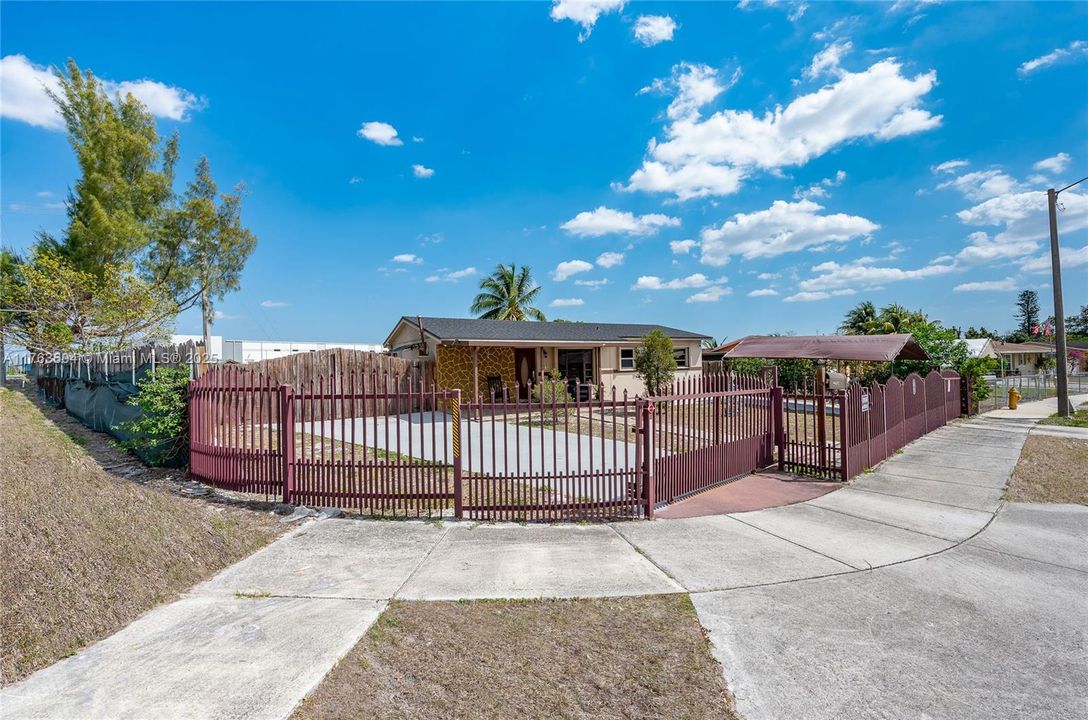 Recently Sold: $525,000 (3 beds, 1 baths, 1058 Square Feet)