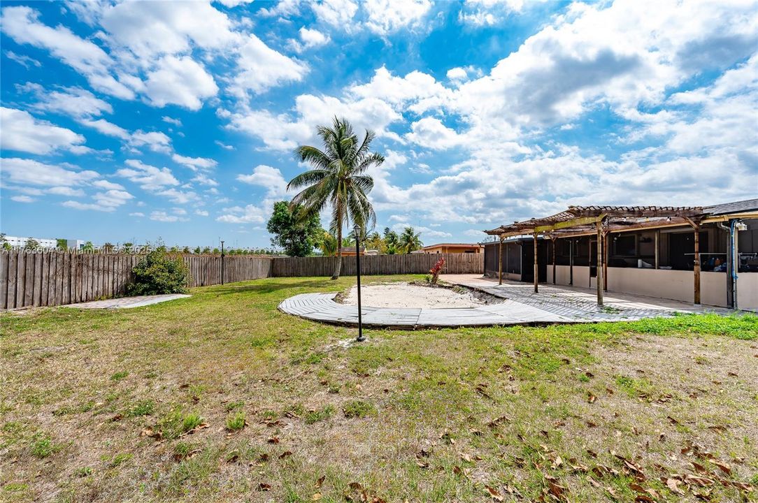 Recently Sold: $525,000 (3 beds, 1 baths, 1058 Square Feet)