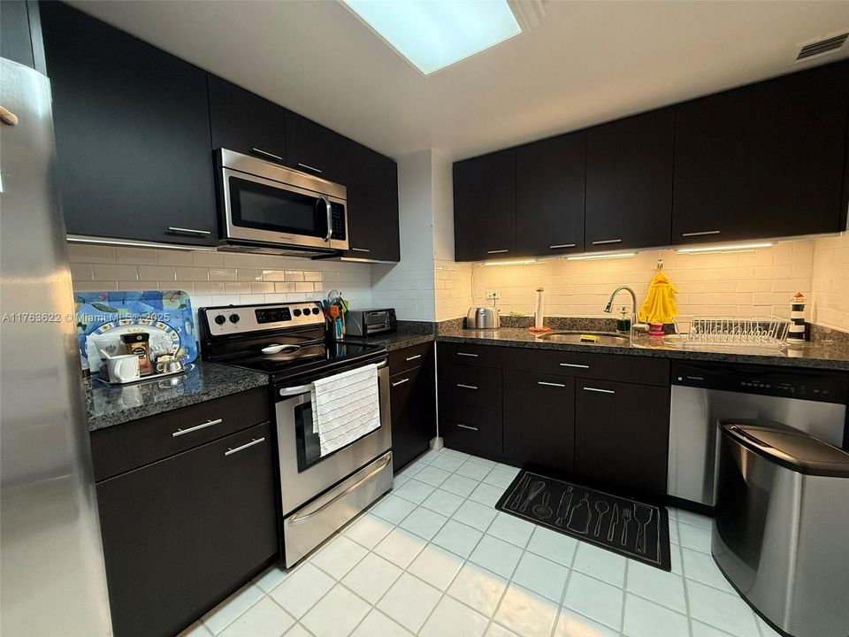 最近售出: $495,000 (1 贝兹, 1 浴室, 1012 平方英尺)