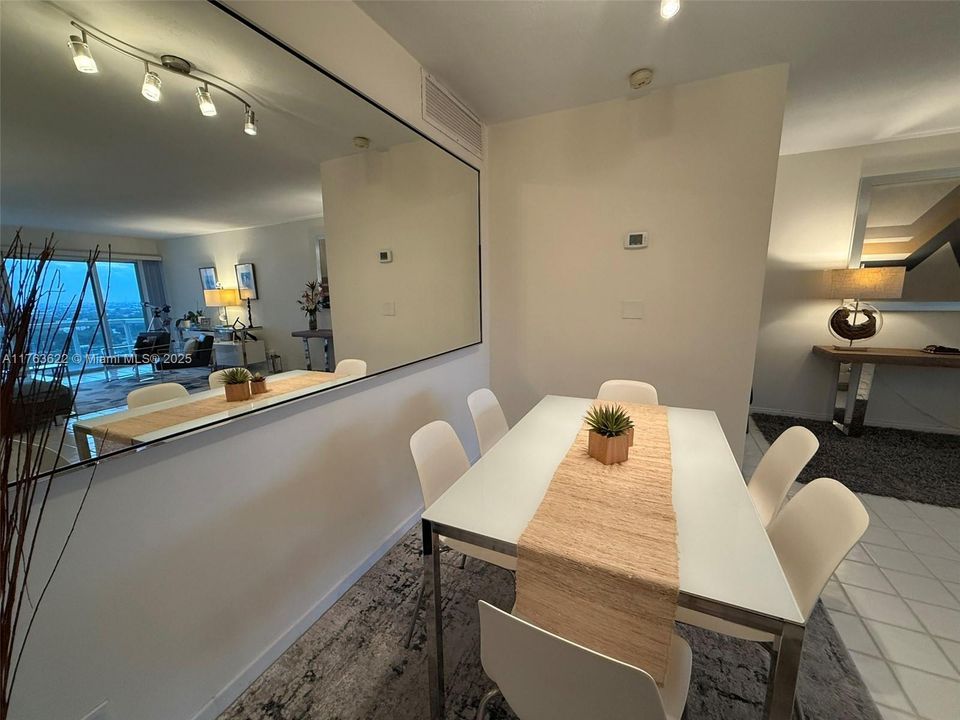 最近售出: $495,000 (1 贝兹, 1 浴室, 1012 平方英尺)