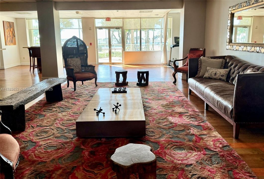 最近售出: $495,000 (1 贝兹, 1 浴室, 1012 平方英尺)