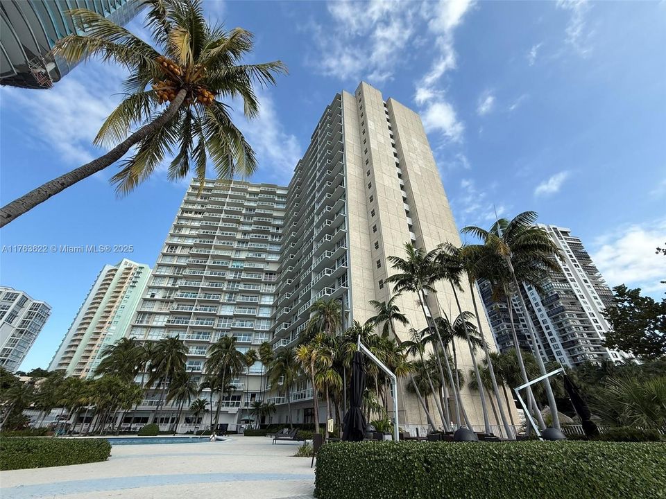 最近售出: $495,000 (1 贝兹, 1 浴室, 1012 平方英尺)