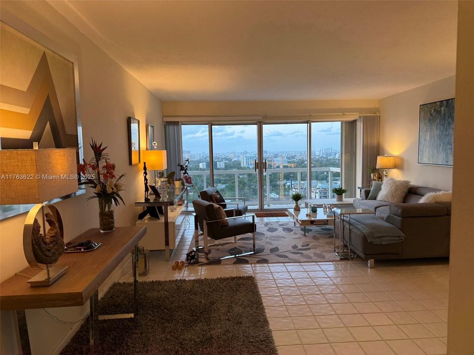 最近售出: $495,000 (1 贝兹, 1 浴室, 1012 平方英尺)