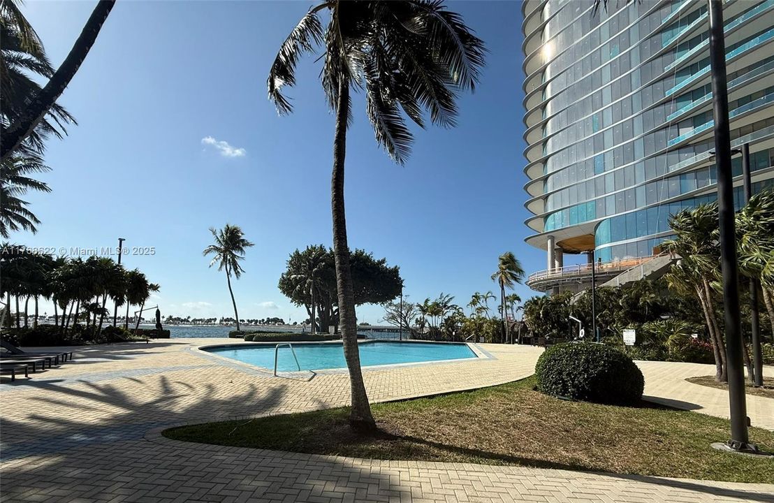 最近售出: $495,000 (1 贝兹, 1 浴室, 1012 平方英尺)