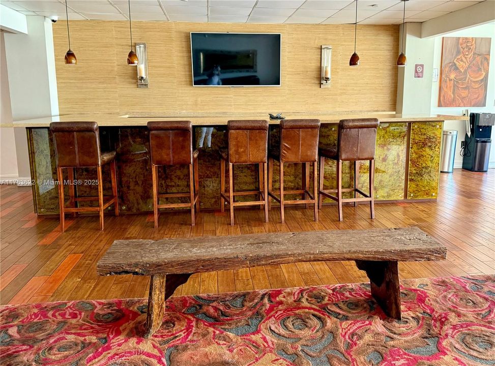 最近售出: $495,000 (1 贝兹, 1 浴室, 1012 平方英尺)