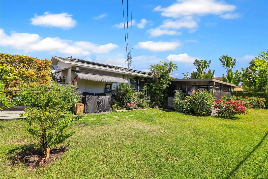 Recently Sold: $728,000 (3 beds, 2 baths, 1726 Square Feet)