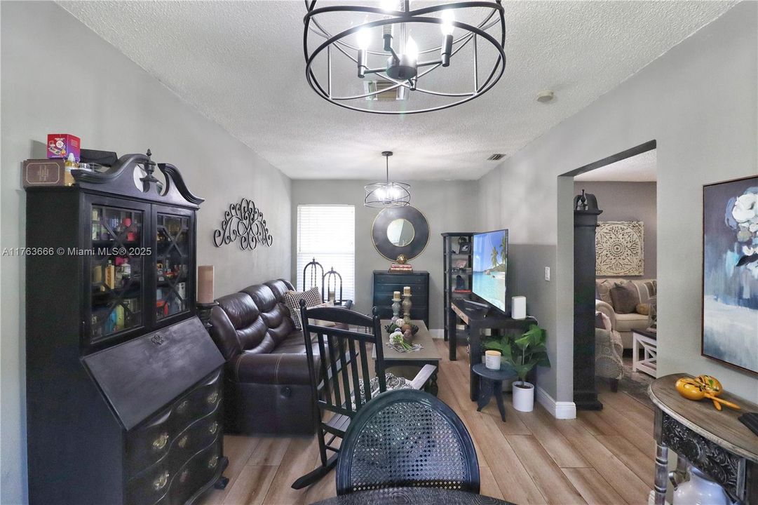 Recently Sold: $728,000 (3 beds, 2 baths, 1726 Square Feet)