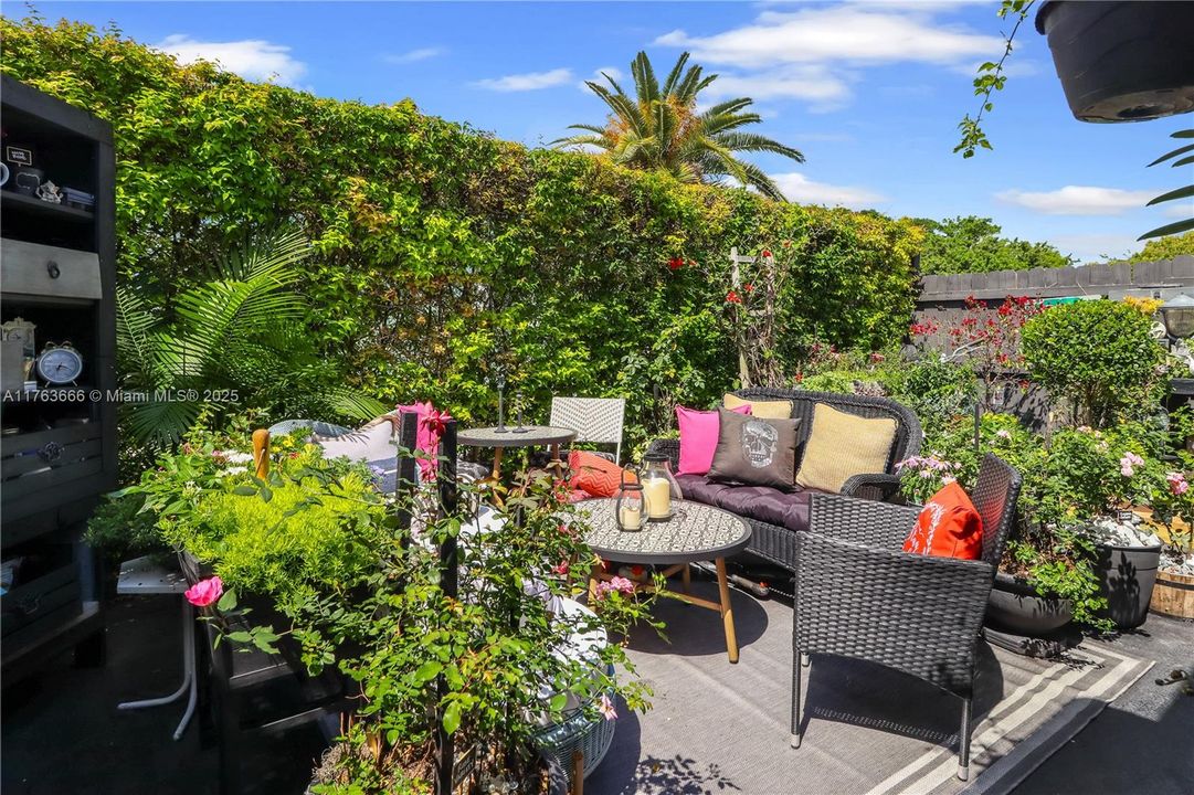 Recently Sold: $728,000 (3 beds, 2 baths, 1726 Square Feet)