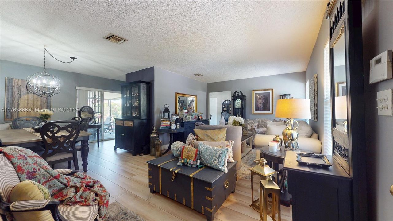 Recently Sold: $728,000 (3 beds, 2 baths, 1726 Square Feet)