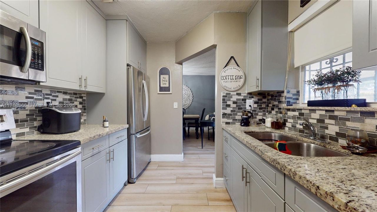 Recently Sold: $728,000 (3 beds, 2 baths, 1726 Square Feet)