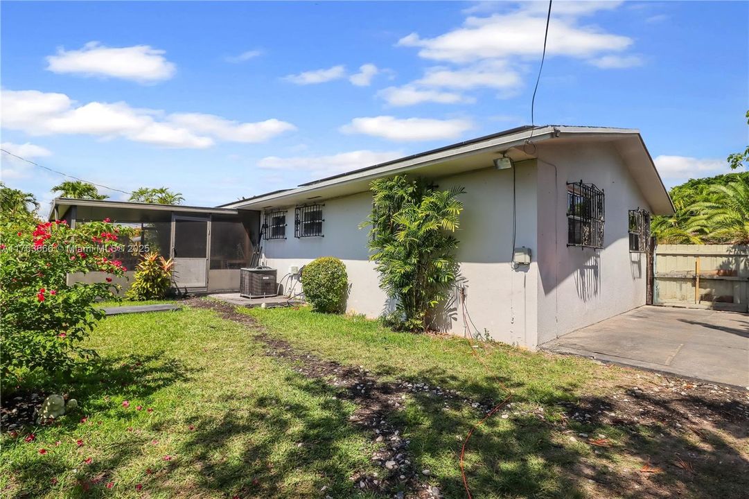 Recently Sold: $728,000 (3 beds, 2 baths, 1726 Square Feet)