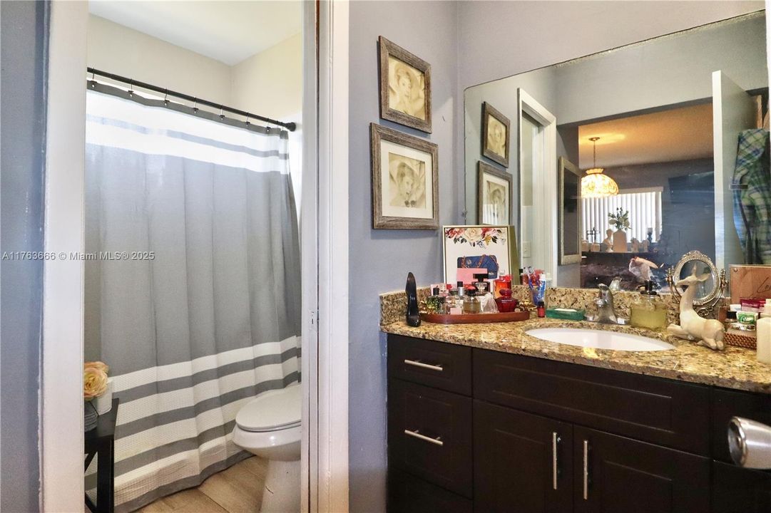 Recently Sold: $728,000 (3 beds, 2 baths, 1726 Square Feet)