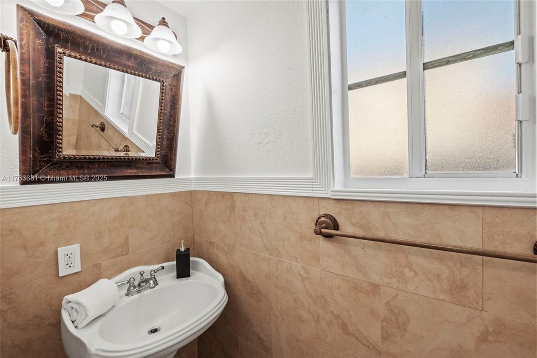 Recently Sold: $435,000 (3 beds, 2 baths, 1320 Square Feet)