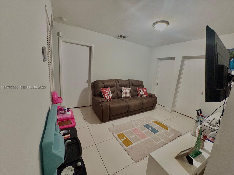 待售: $445,000 (4 贝兹, 2 浴室, 1474 平方英尺)