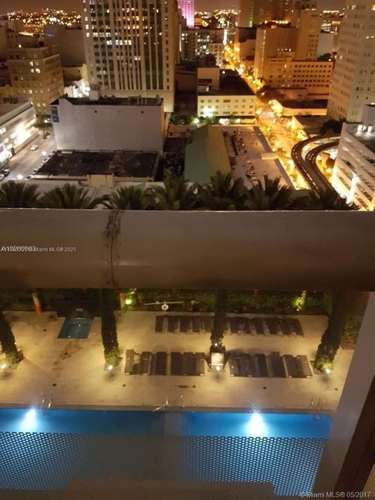 Active With Contract: $440,000 (1 beds, 1 baths, 845 Square Feet)