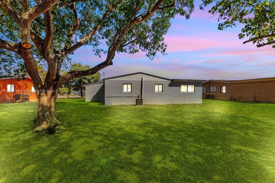 Recently Sold: $549,000 (4 beds, 2 baths, 1170 Square Feet)