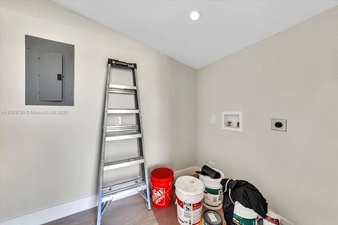 Recently Sold: $549,000 (4 beds, 2 baths, 1170 Square Feet)