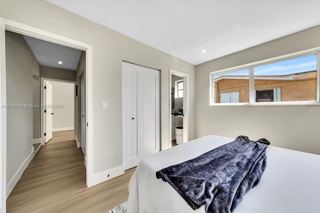 Recently Sold: $549,000 (4 beds, 2 baths, 1170 Square Feet)